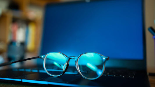 Blaulichtfilter-Brille: Schutz für die Augen vor digitaler Belastung