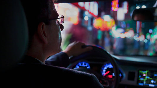 Nachtfahrbrille: Mehr Sicherheit & Komfort beim Autofahren in der Dunkelheit